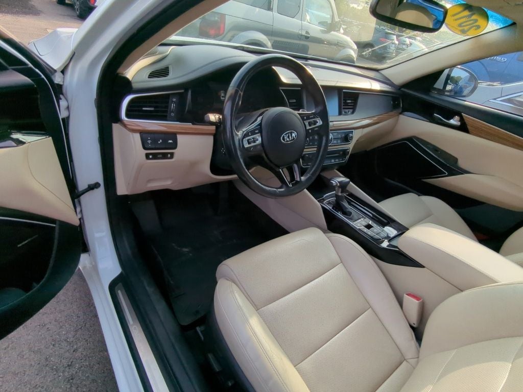 2017 Kia Cadenza Technology