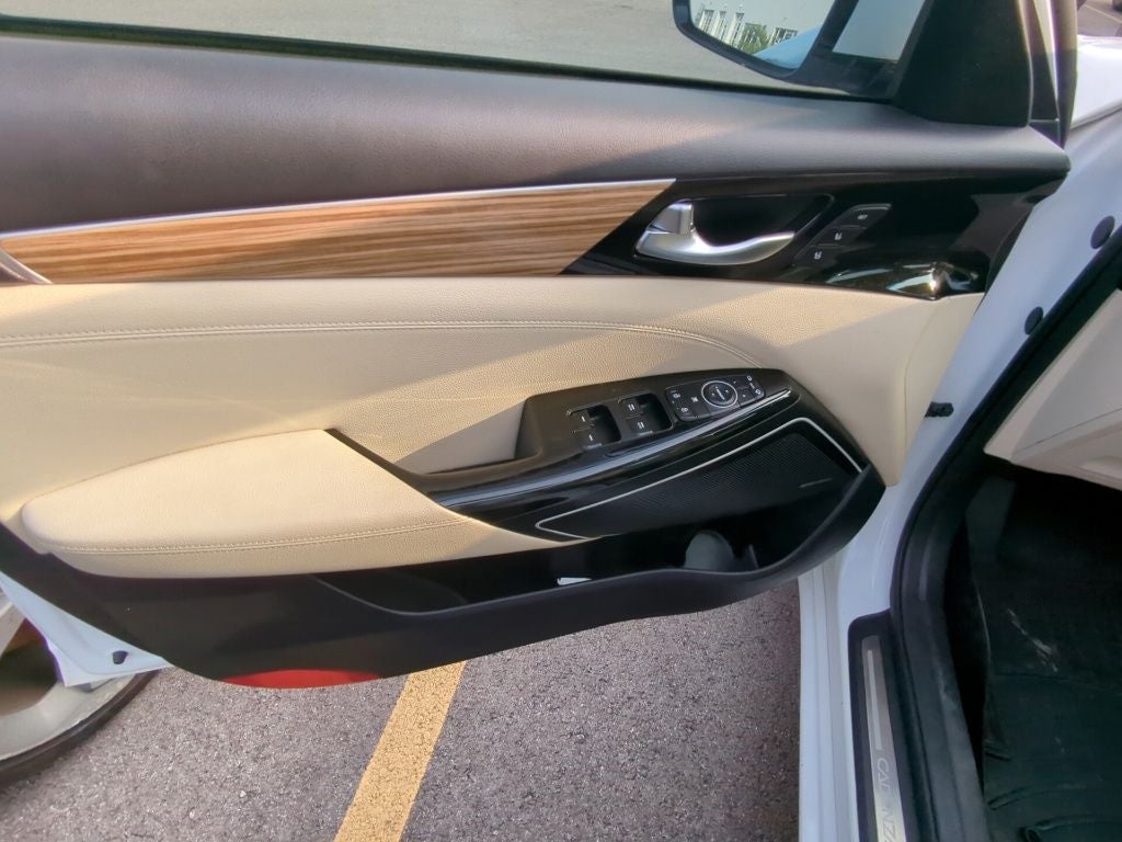 2017 Kia Cadenza Technology
