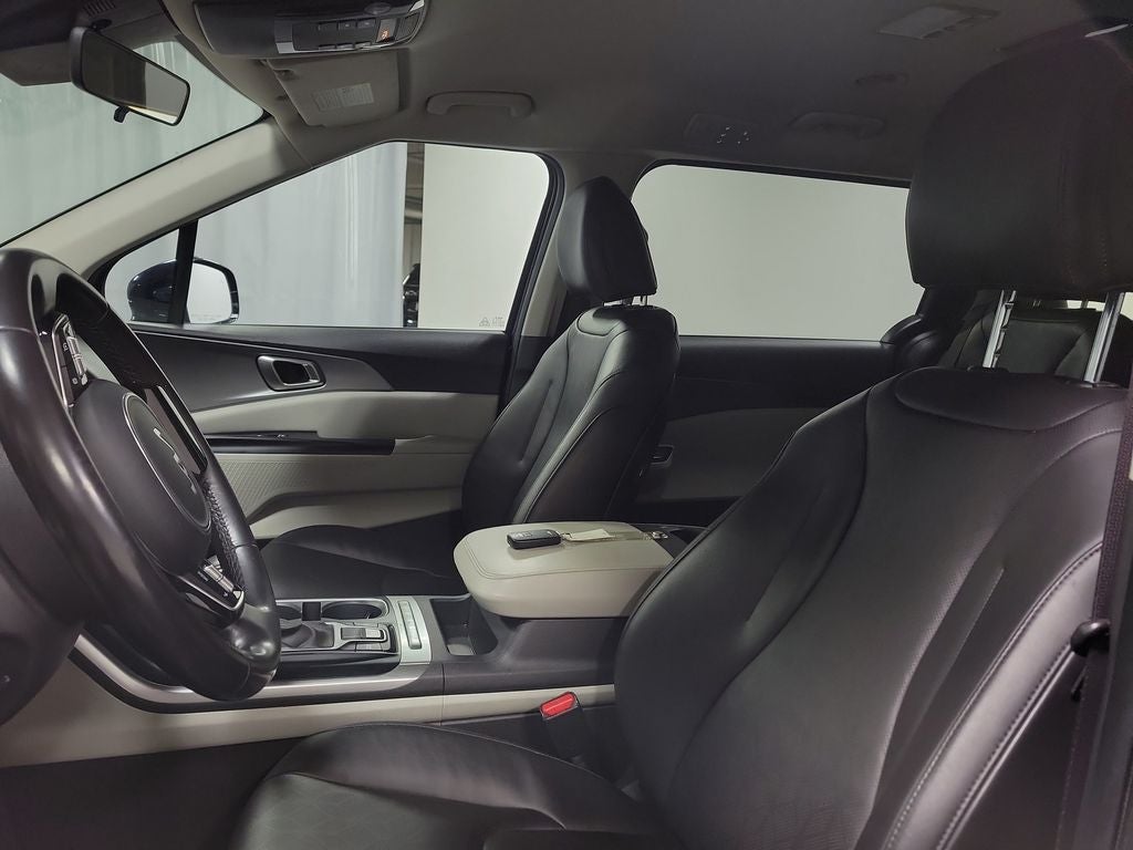 2023 Kia Carnival LX Seat Package