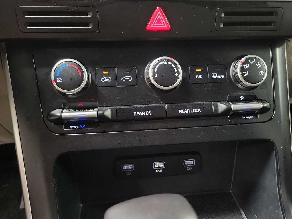 2023 Kia Carnival LX Seat Package