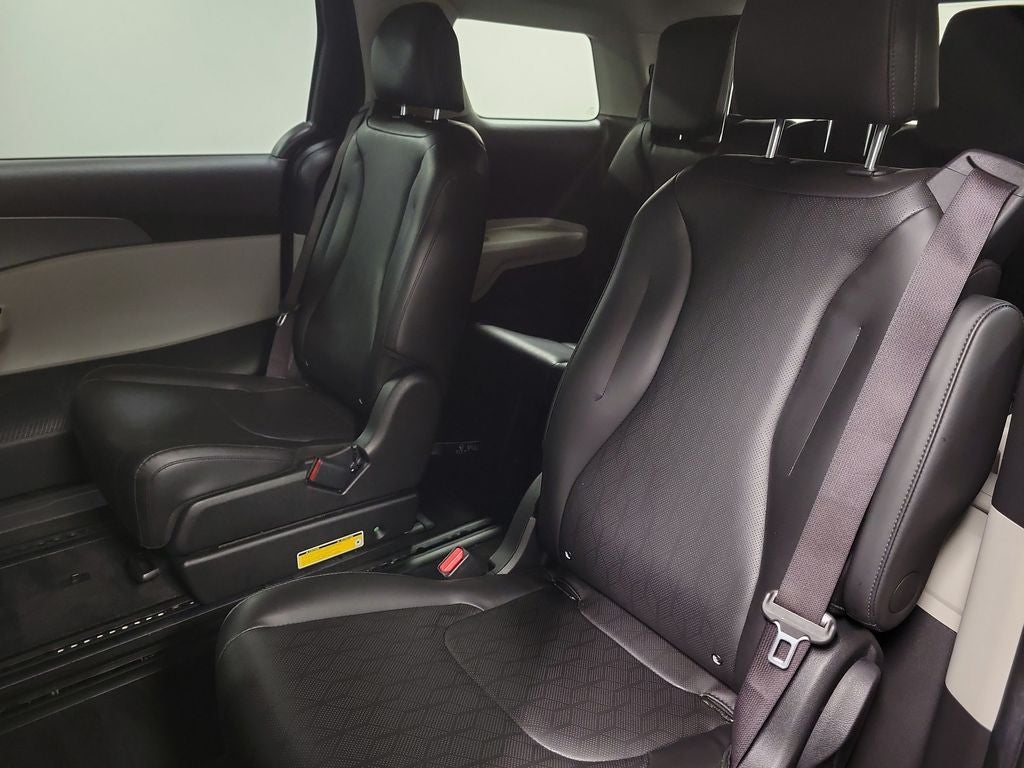 2023 Kia Carnival LX Seat Package