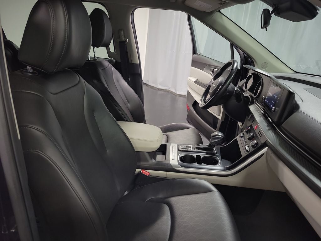 2023 Kia Carnival LX Seat Package