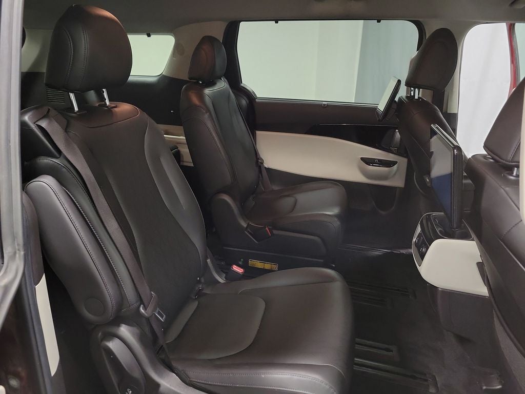 2022 Kia Carnival SX