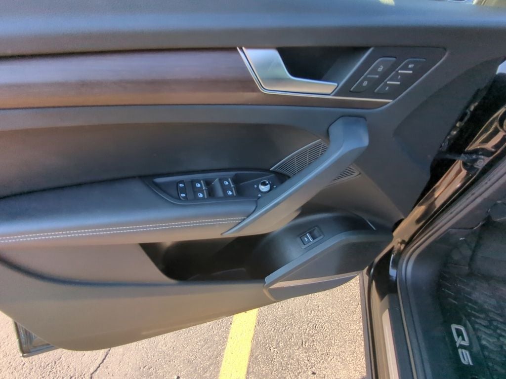 2023 Audi Q5 45 S line Premium quattro