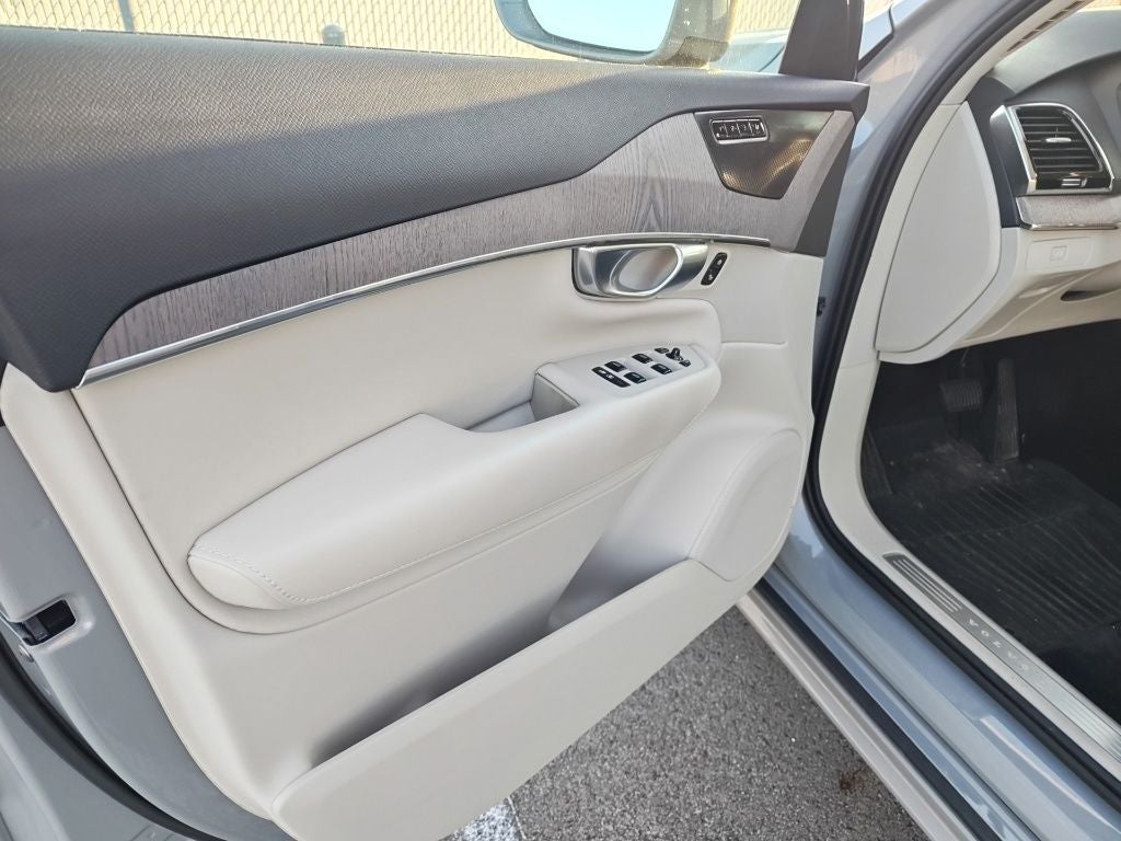 2024 Volvo XC90 B6 Plus Bright Theme
