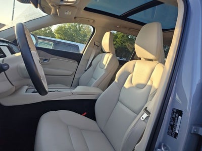 2024 Volvo XC90 B6 Plus Bright Theme