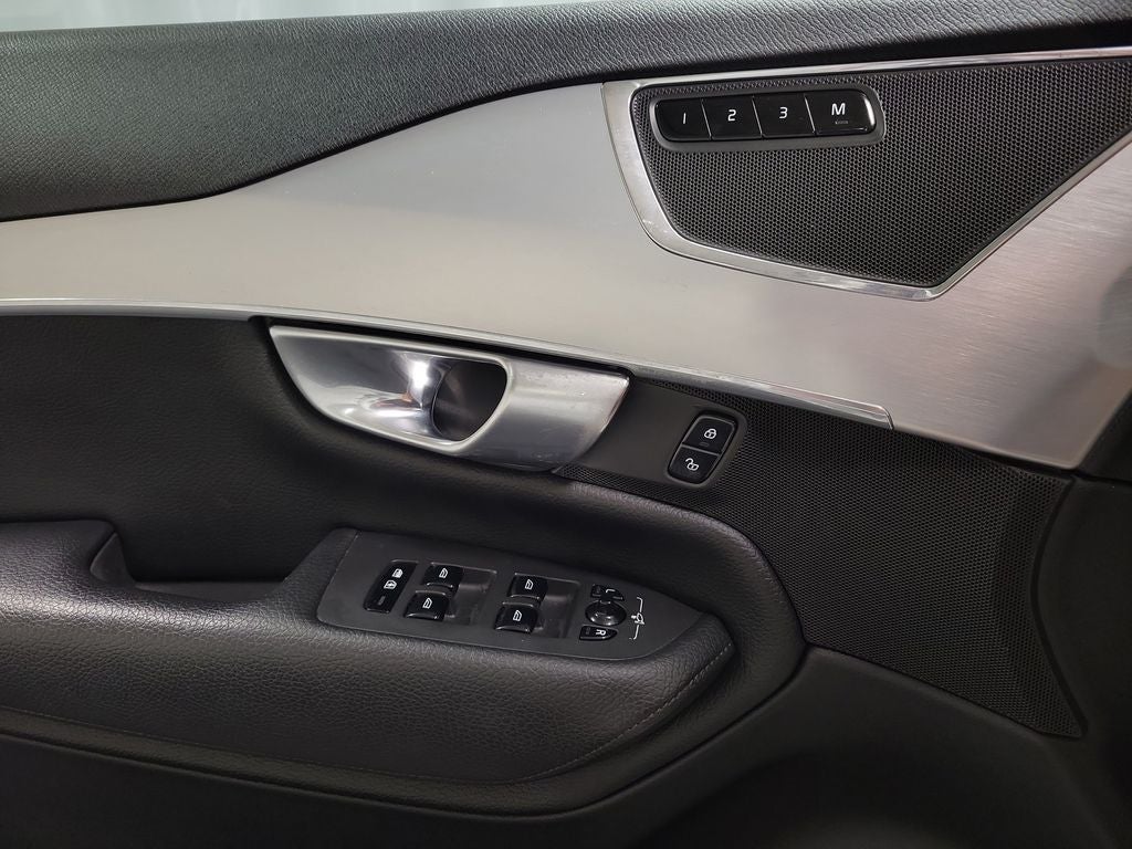2018 Volvo XC90 T5 Momentum