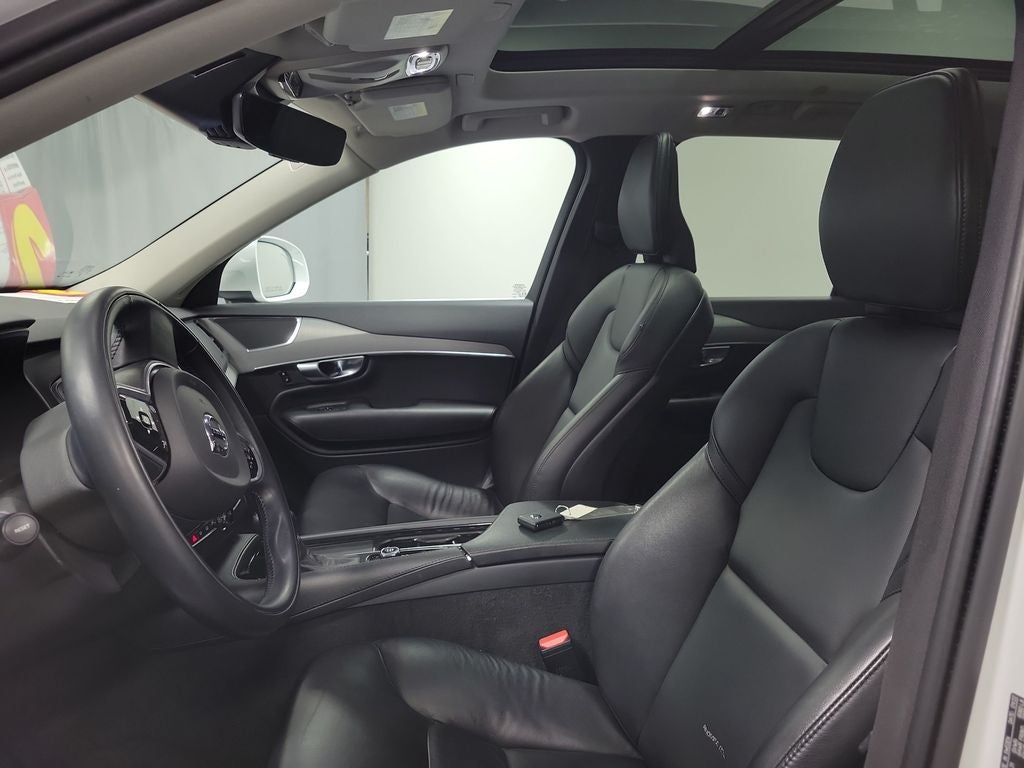 2022 Volvo XC90 T5 Momentum