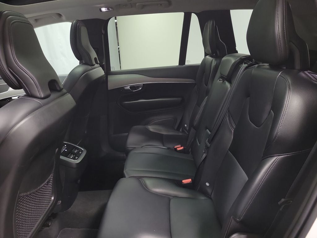 2022 Volvo XC90 T5 Momentum