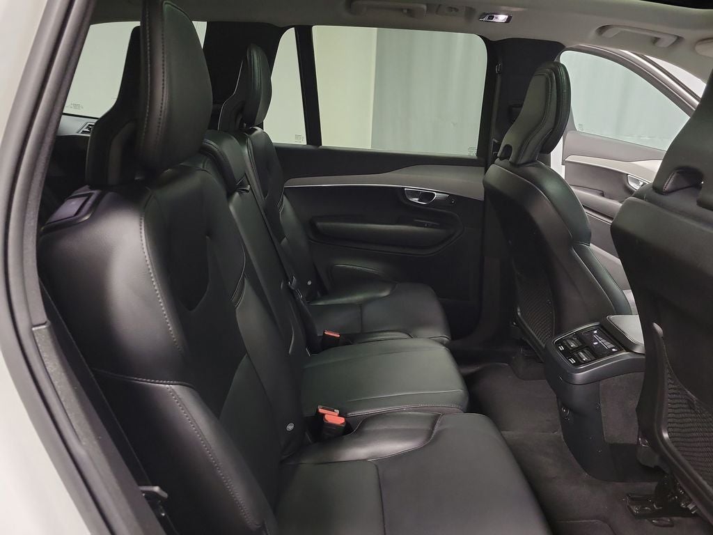 2022 Volvo XC90 T5 Momentum
