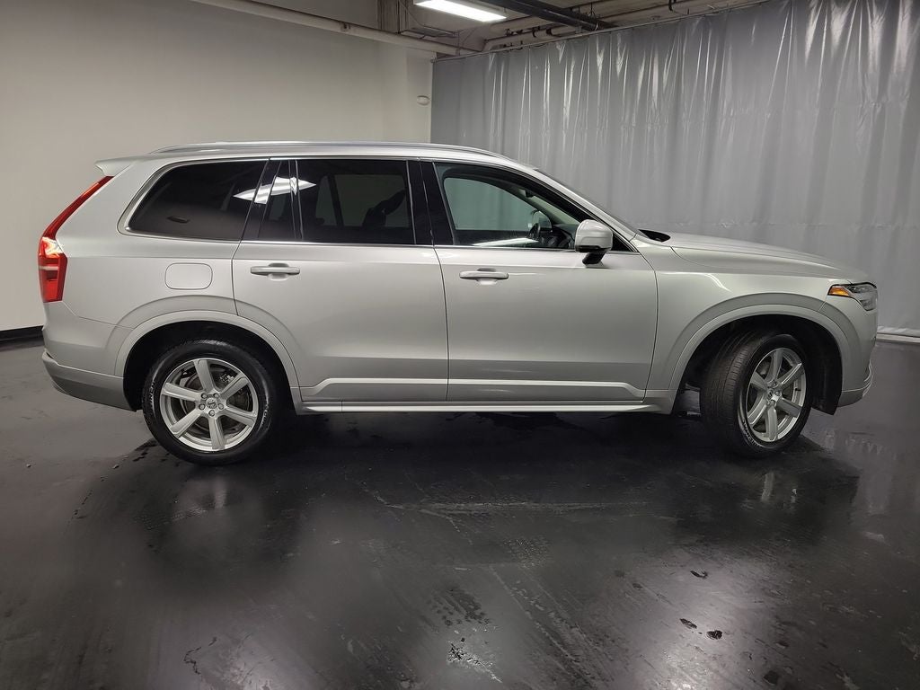 2022 Volvo XC90 T5 Momentum