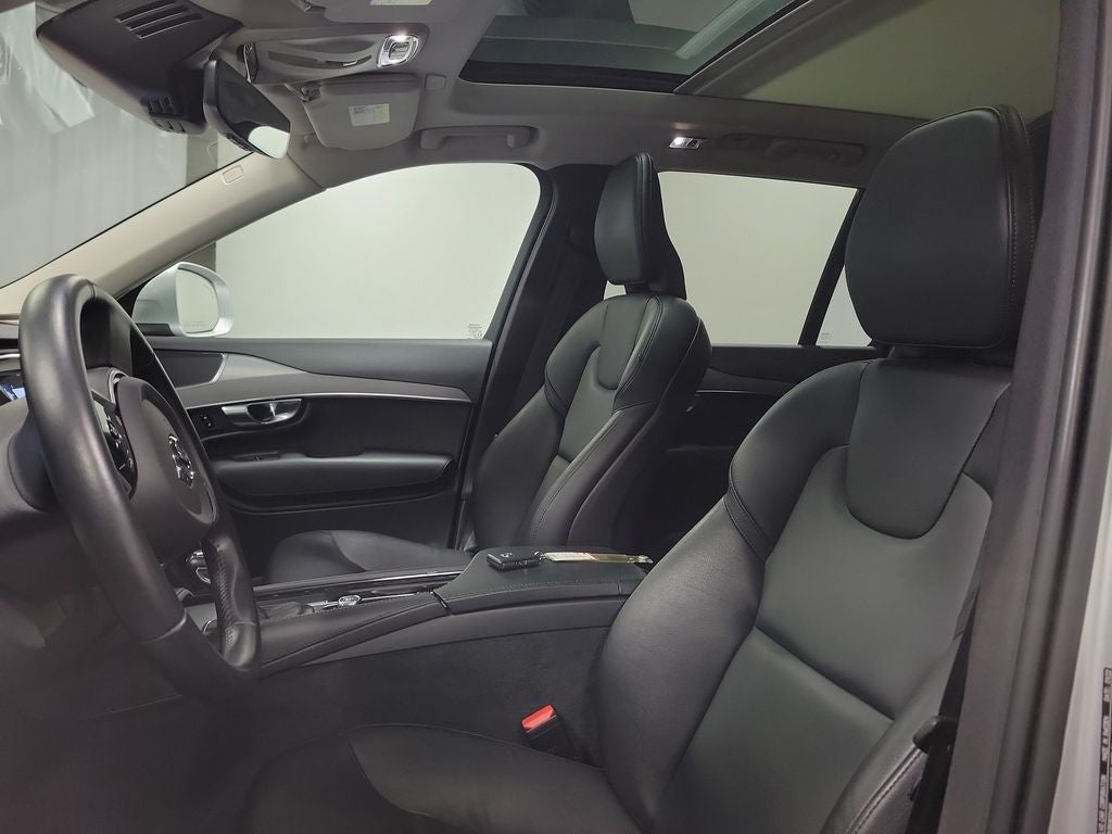 2022 Volvo XC90 T5 Momentum