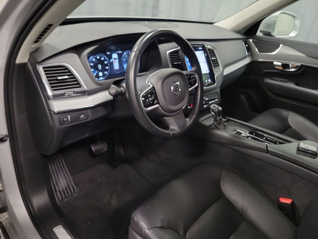 2022 Volvo XC90 T5 Momentum