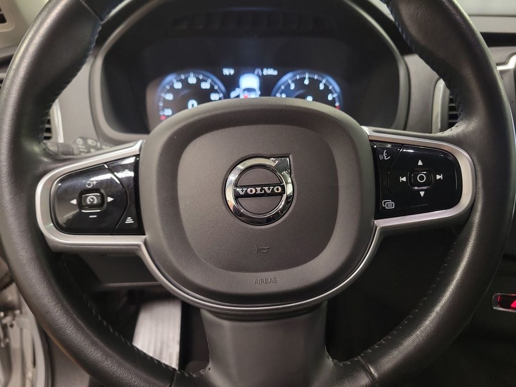 2022 Volvo XC90 T5 Momentum