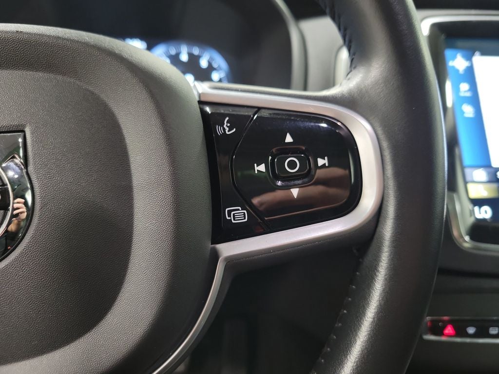 2022 Volvo XC90 T5 Momentum