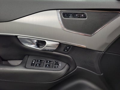 2022 Volvo XC90 T5 Momentum