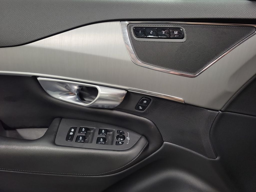 2022 Volvo XC90 T5 Momentum