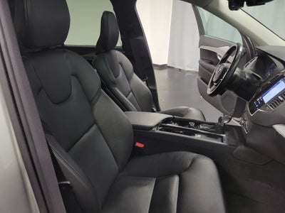 2022 Volvo XC90 T5 Momentum