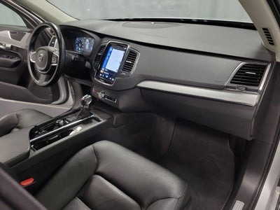 2022 Volvo XC90 T5 Momentum
