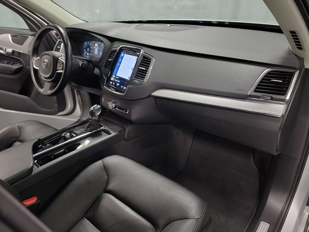2022 Volvo XC90 T5 Momentum