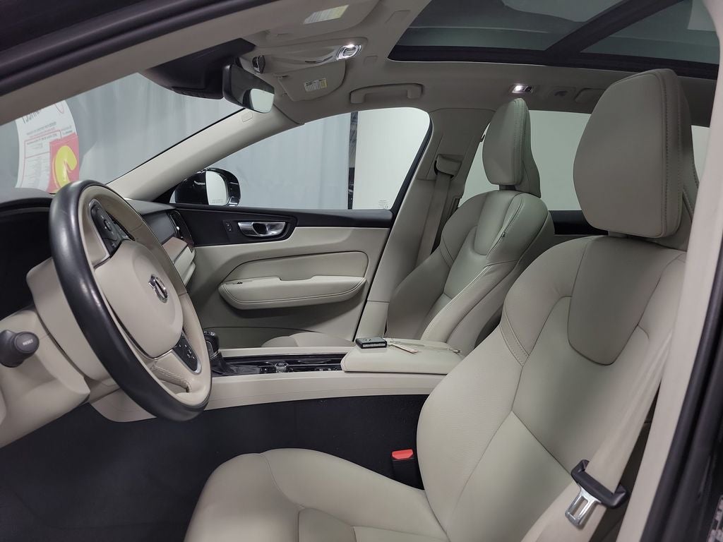 2021 Volvo XC60 T5 Momentum