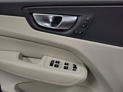 2021 Volvo XC60 T5 Momentum