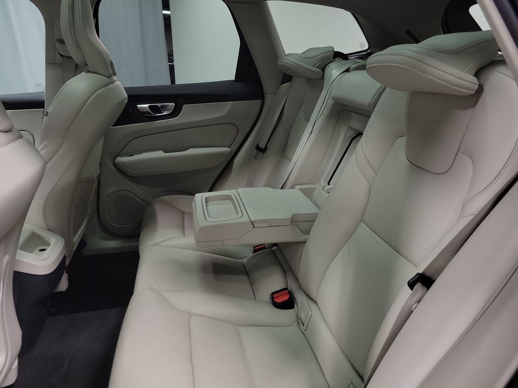 2021 Volvo XC60 T5 Momentum
