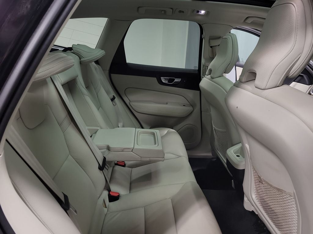 2021 Volvo XC60 T5 Momentum