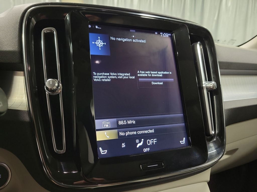 2020 Volvo XC40 Momentum