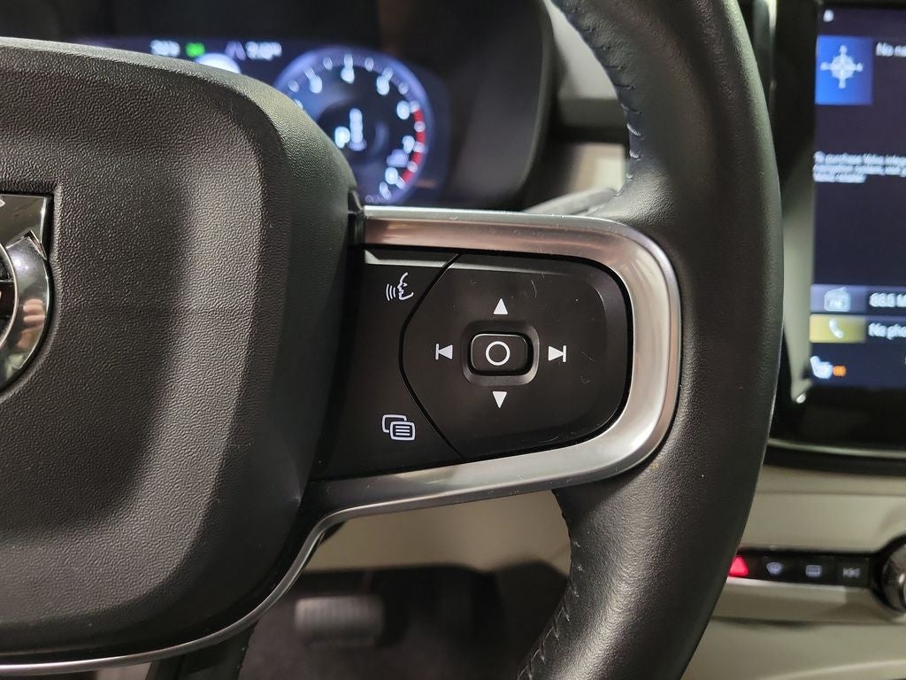 2020 Volvo XC40 Momentum