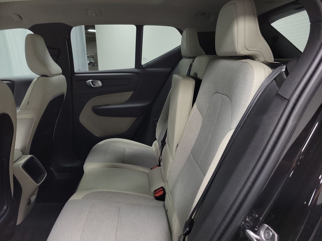 2020 Volvo XC40 Momentum