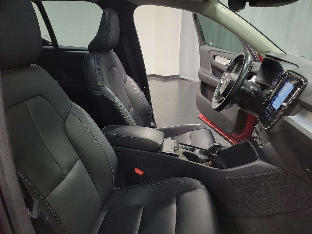 2019 Volvo XC40 Momentum