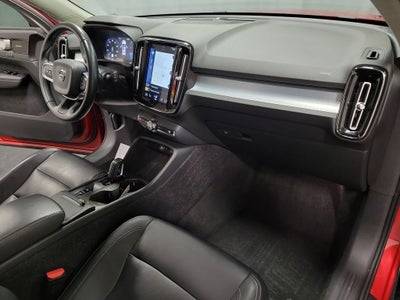 2019 Volvo XC40 Momentum