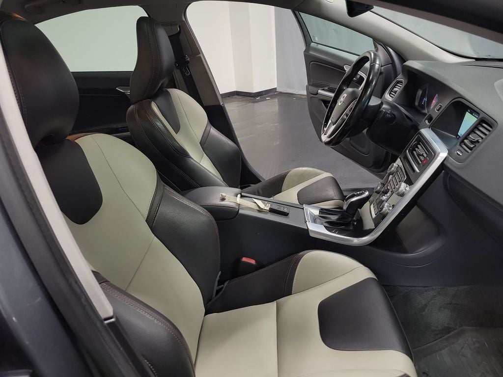 2016 Volvo S60 Cross Country T5 Platinum