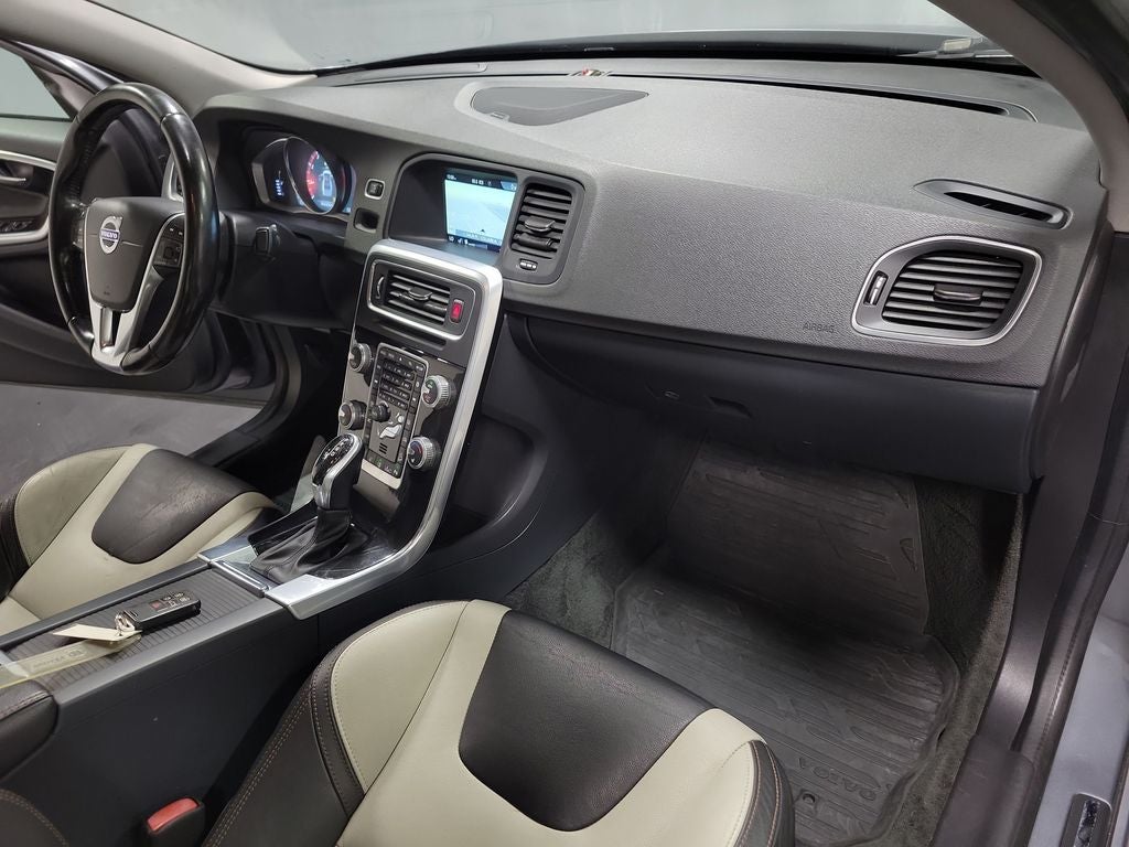 2016 Volvo S60 Cross Country T5 Platinum