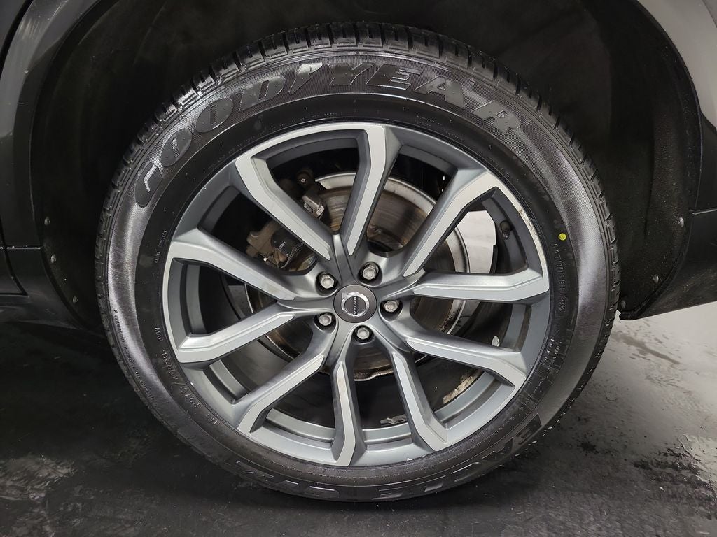 2017 Volvo XC90 T6 Momentum