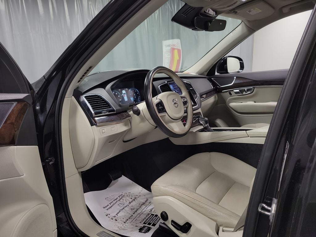2017 Volvo XC90 T6 Momentum