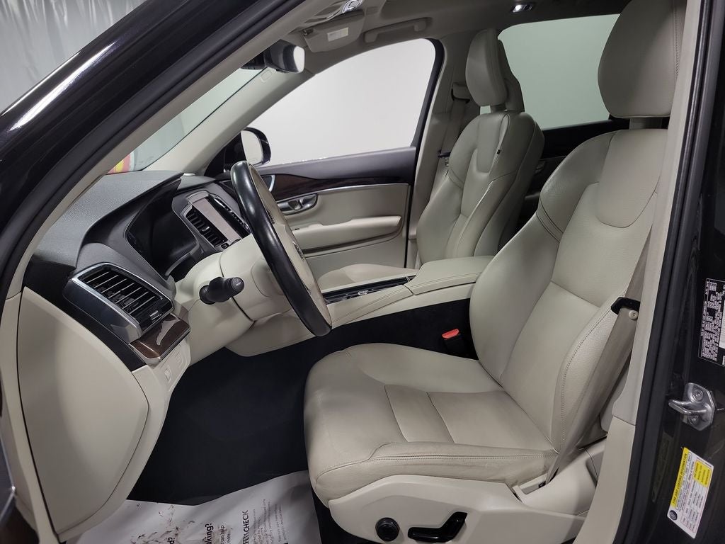 2017 Volvo XC90 T6 Momentum