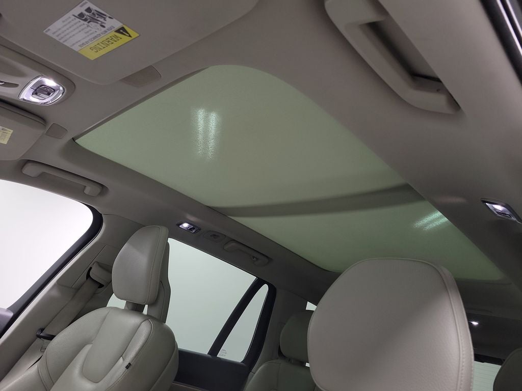 2017 Volvo XC90 T6 Momentum