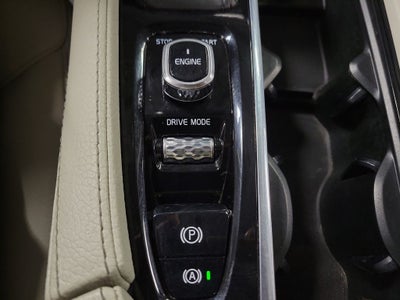 2017 Volvo XC90 T6 Momentum