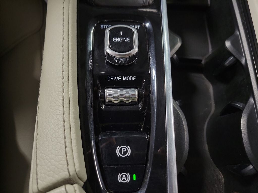 2017 Volvo XC90 T6 Momentum