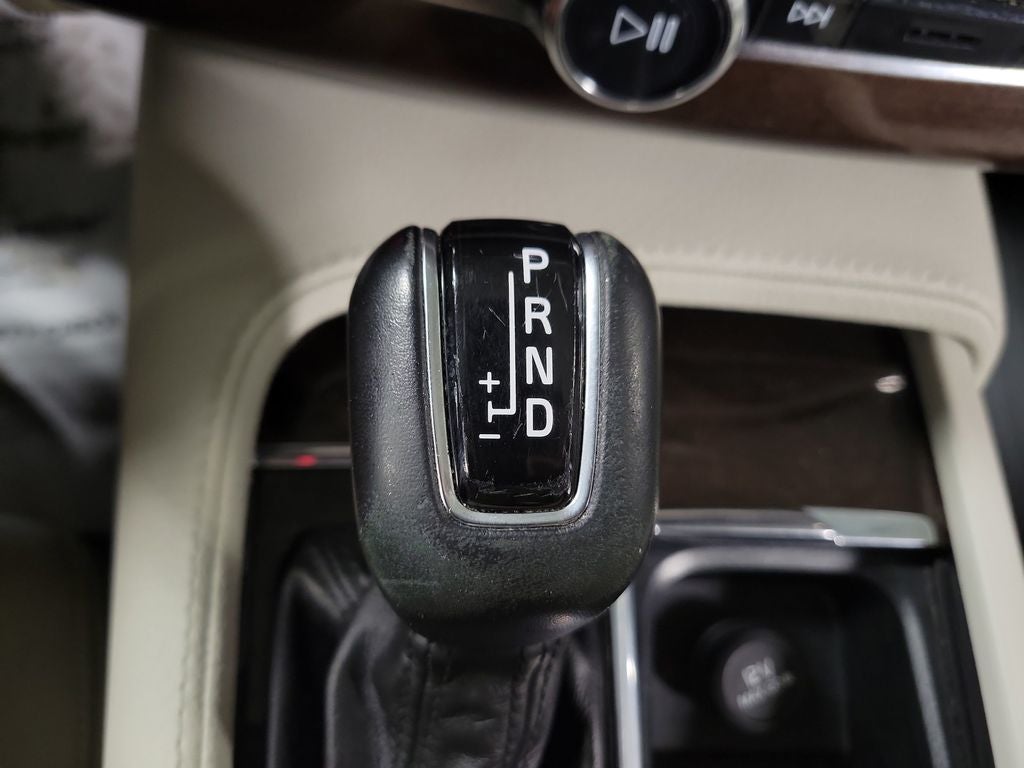 2017 Volvo XC90 T6 Momentum