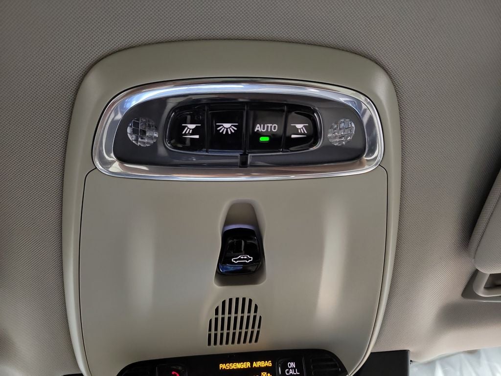 2017 Volvo XC90 T6 Momentum