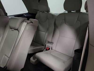 2017 Volvo XC90 T6 Momentum