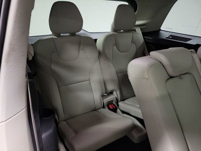 2017 Volvo XC90 T6 Momentum