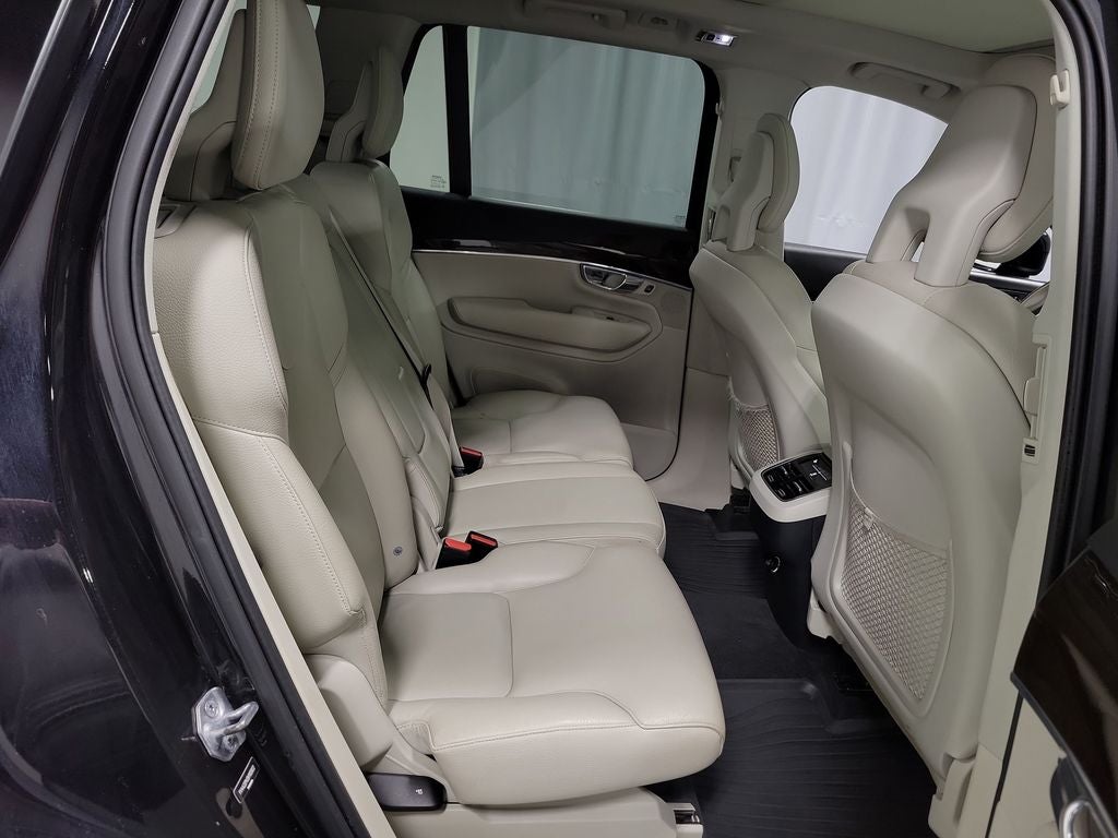 2017 Volvo XC90 T6 Momentum