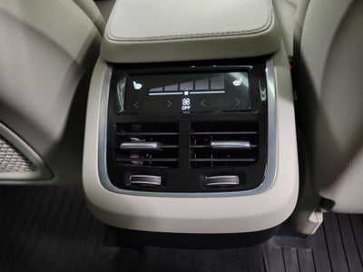 2017 Volvo XC90 T6 Momentum