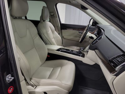 2017 Volvo XC90 T6 Momentum