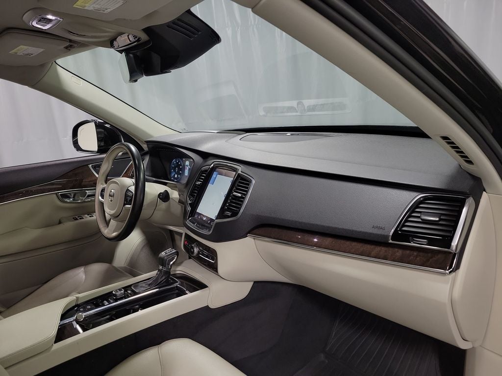 2017 Volvo XC90 T6 Momentum