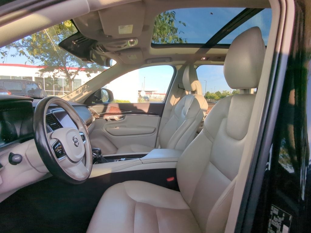 2017 Volvo XC90 T6 Momentum